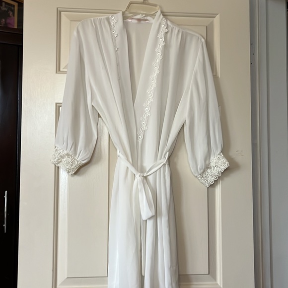 2 piece lingerie. Baby doll size M/L; robe size M - Picture 6 of 12